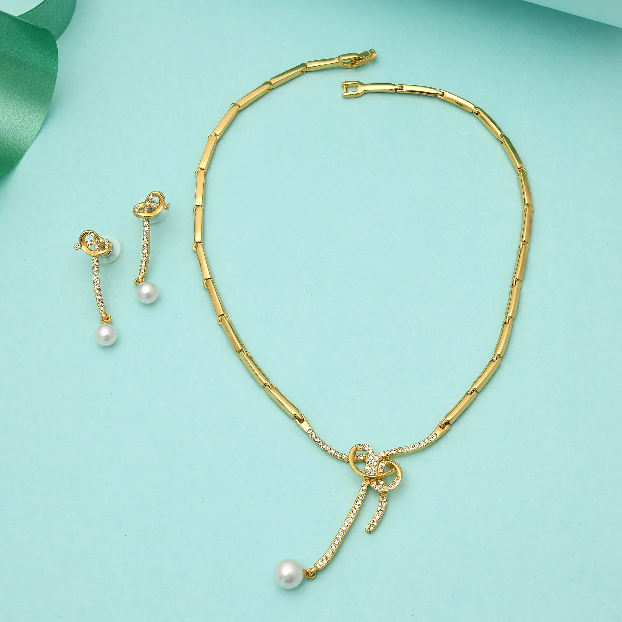 Estele Gold Plated Beautiful Bowline Necklace Set with Pearl for Women