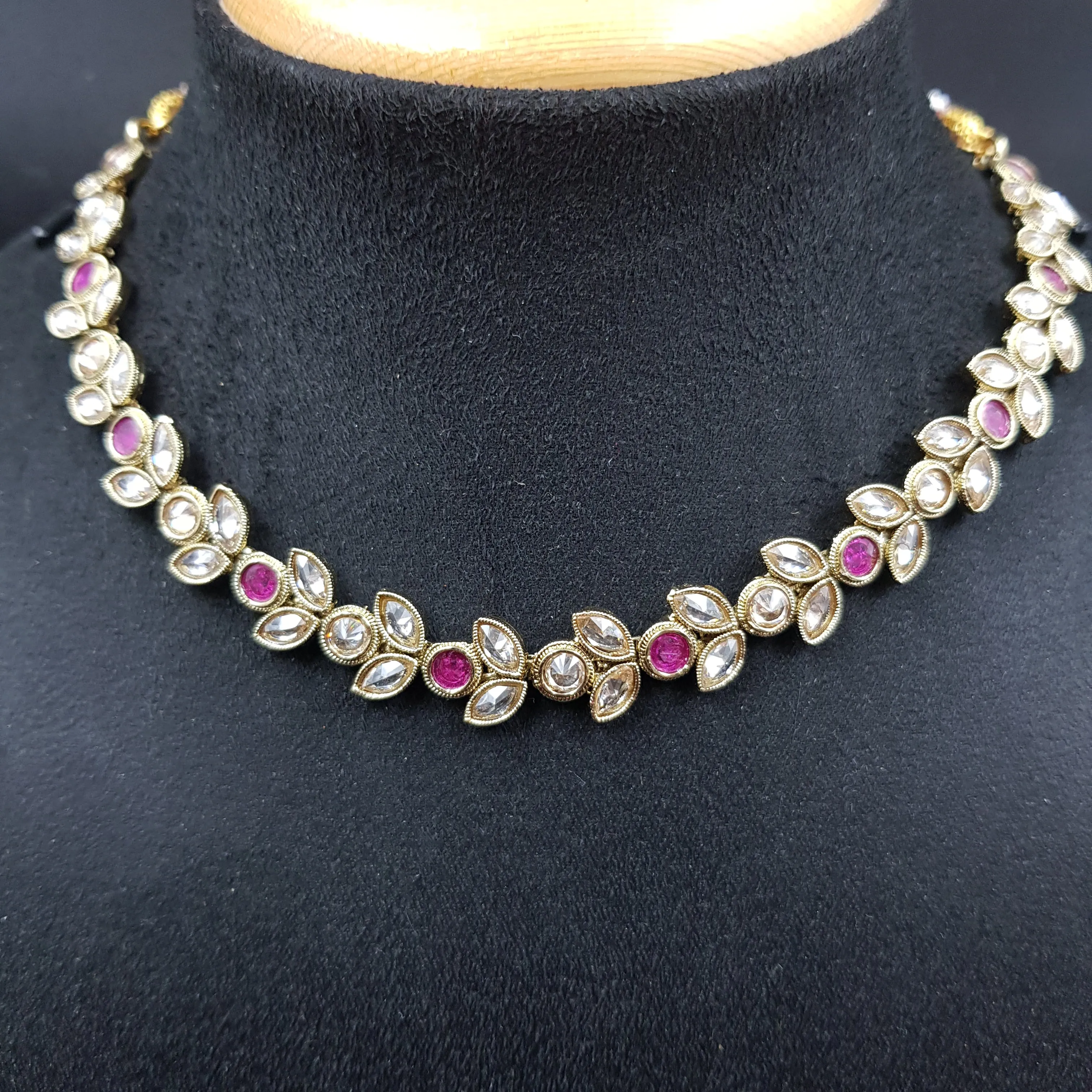 Round Neck Antique Necklace Set 3667-28