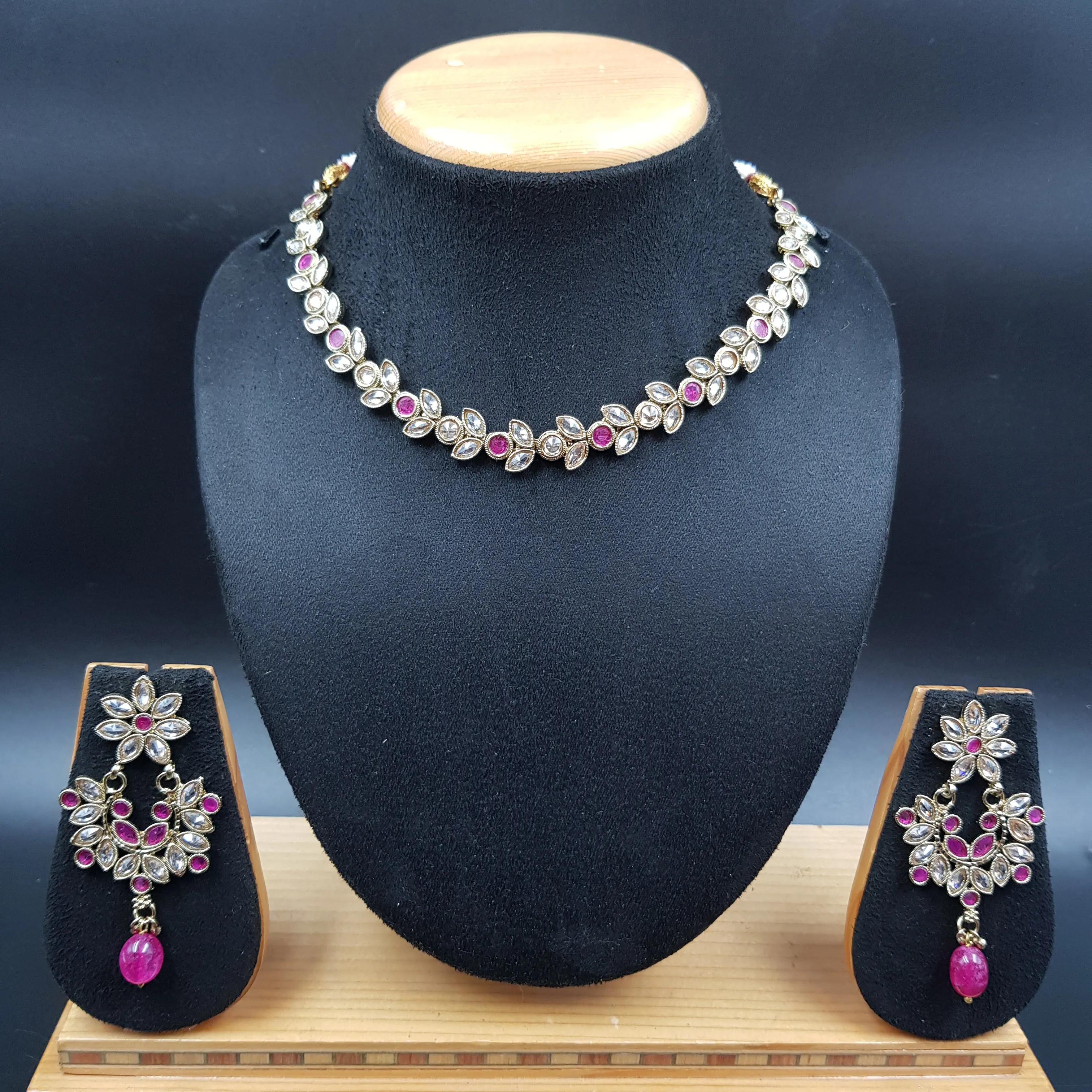 Round Neck Antique Necklace Set 3667-28