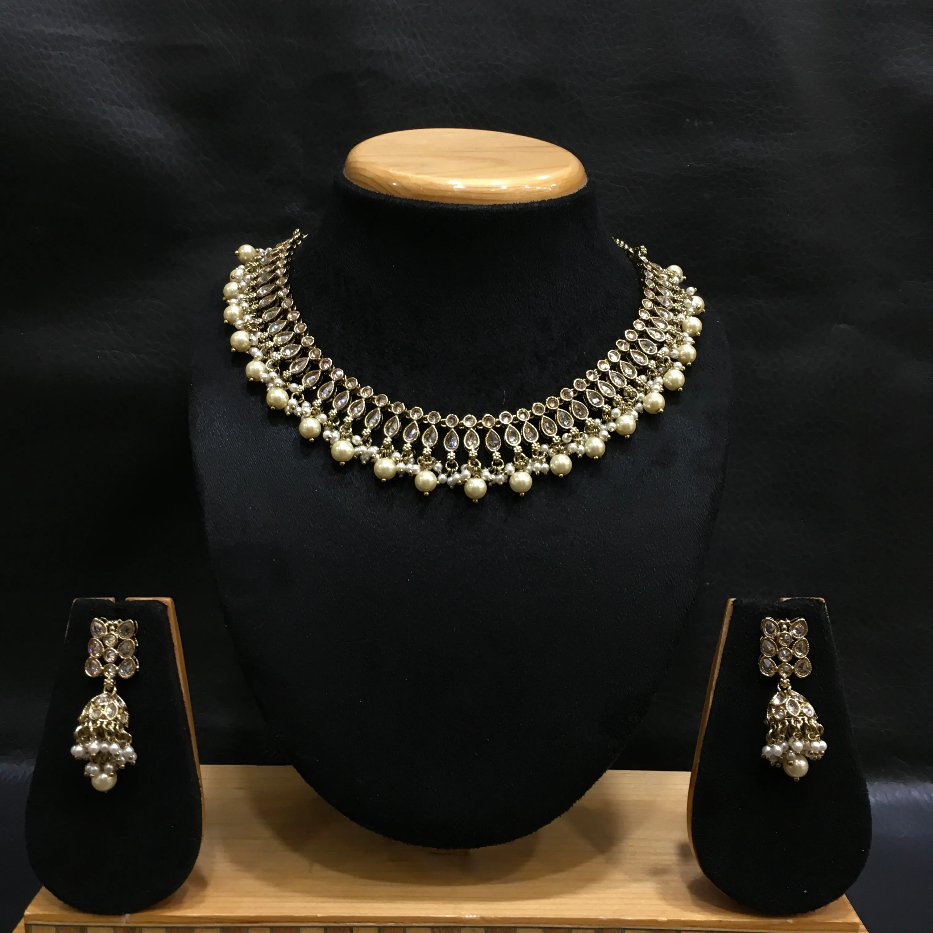 Round Neck Antique Necklace Set 3685-28