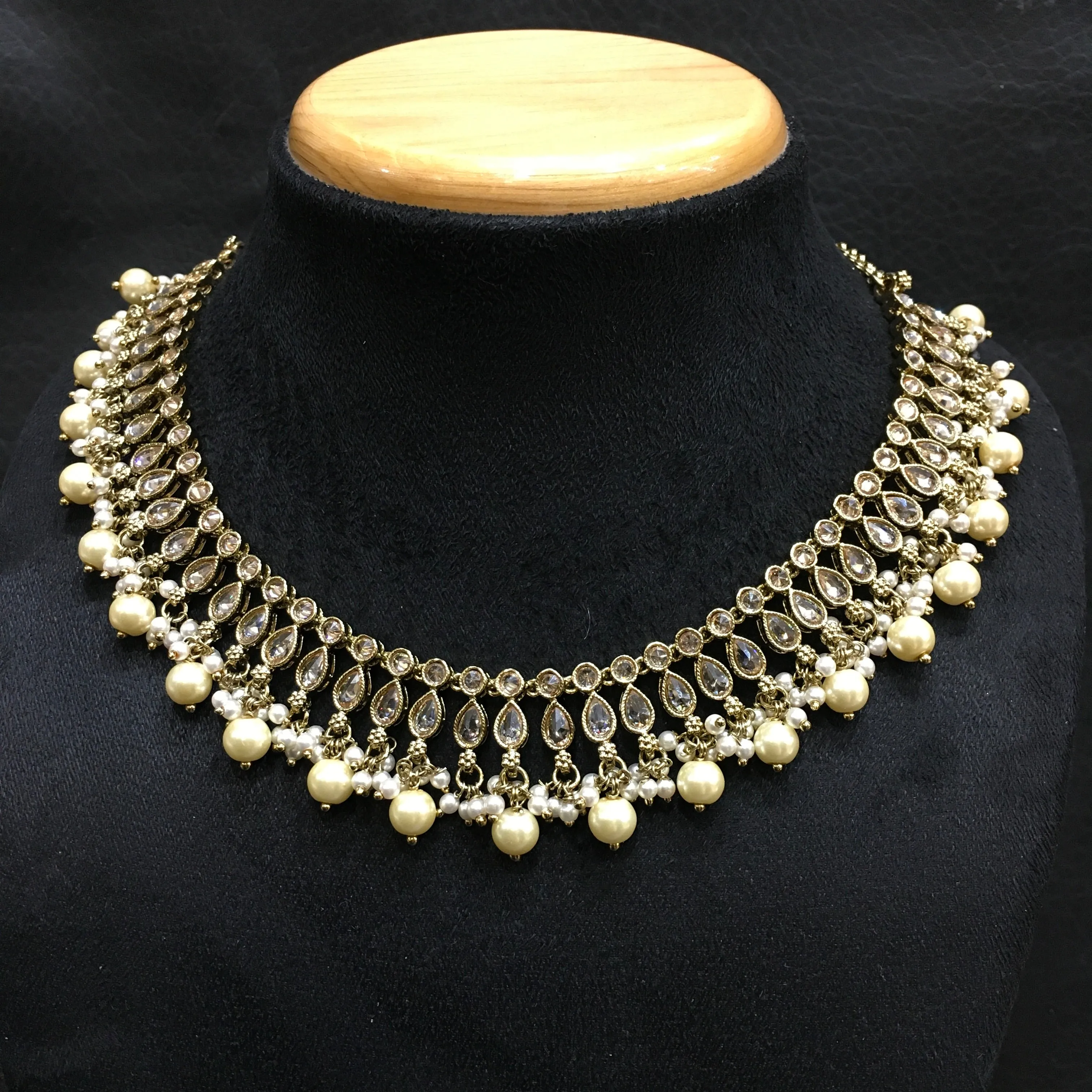 Round Neck Antique Necklace Set 3685-28