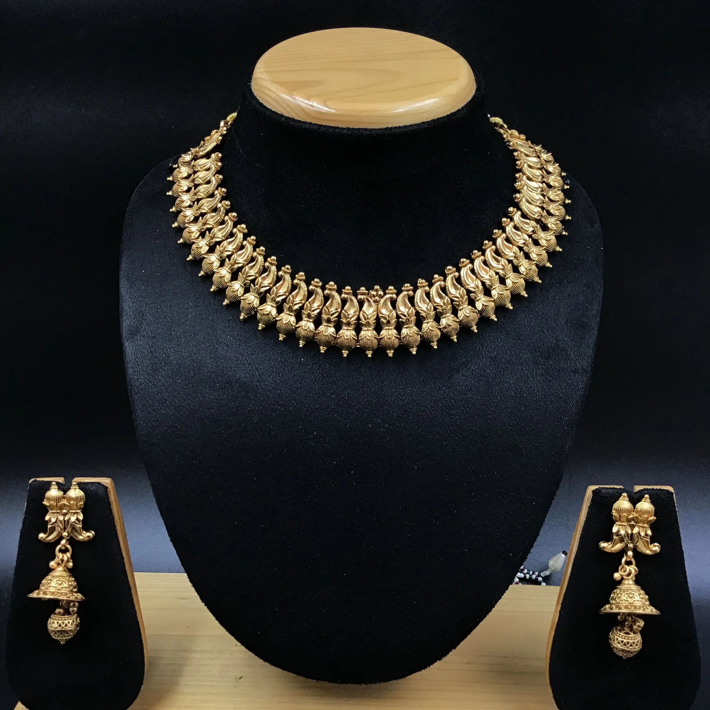Round Neck Antique Necklace Set 4574-1