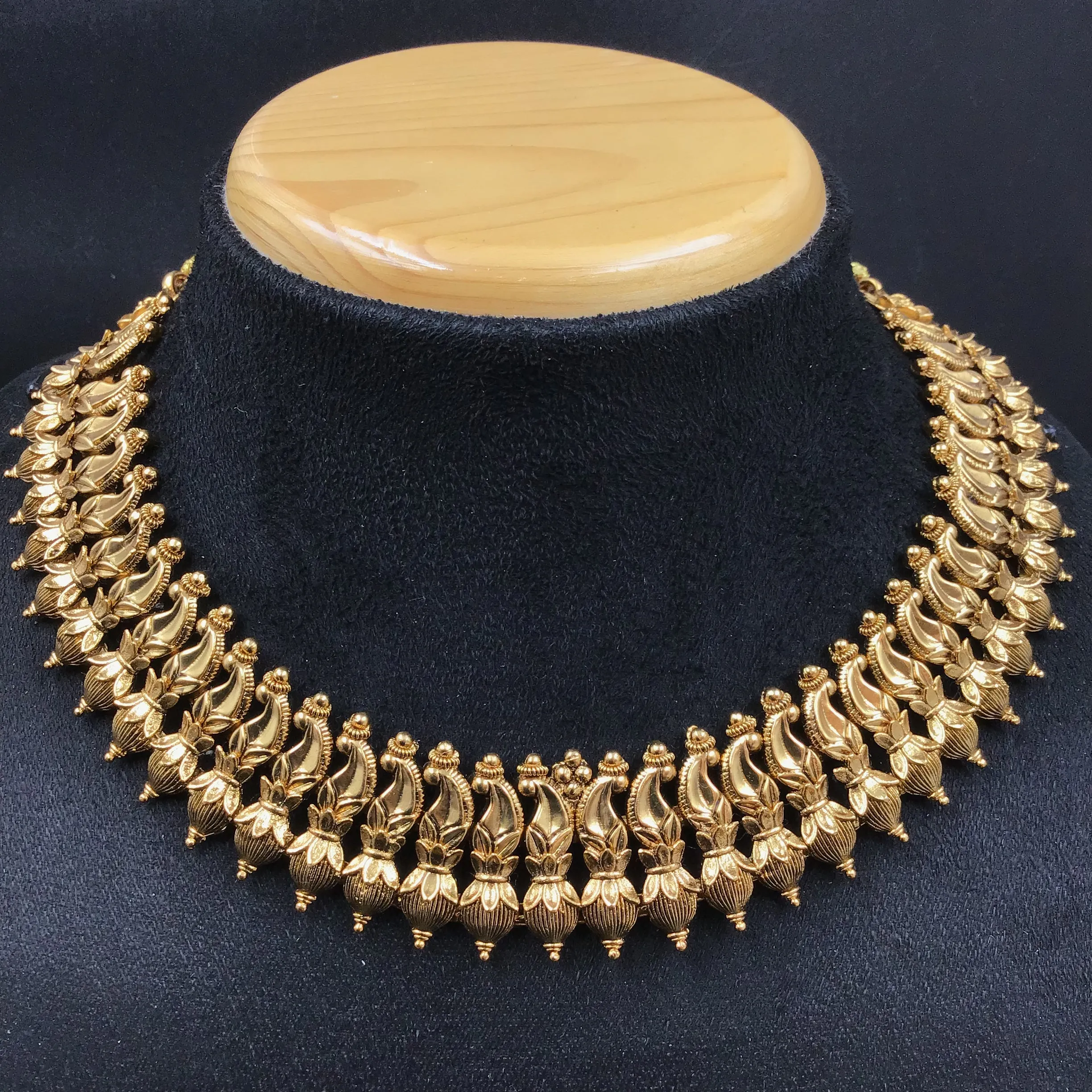 Round Neck Antique Necklace Set 4574-1