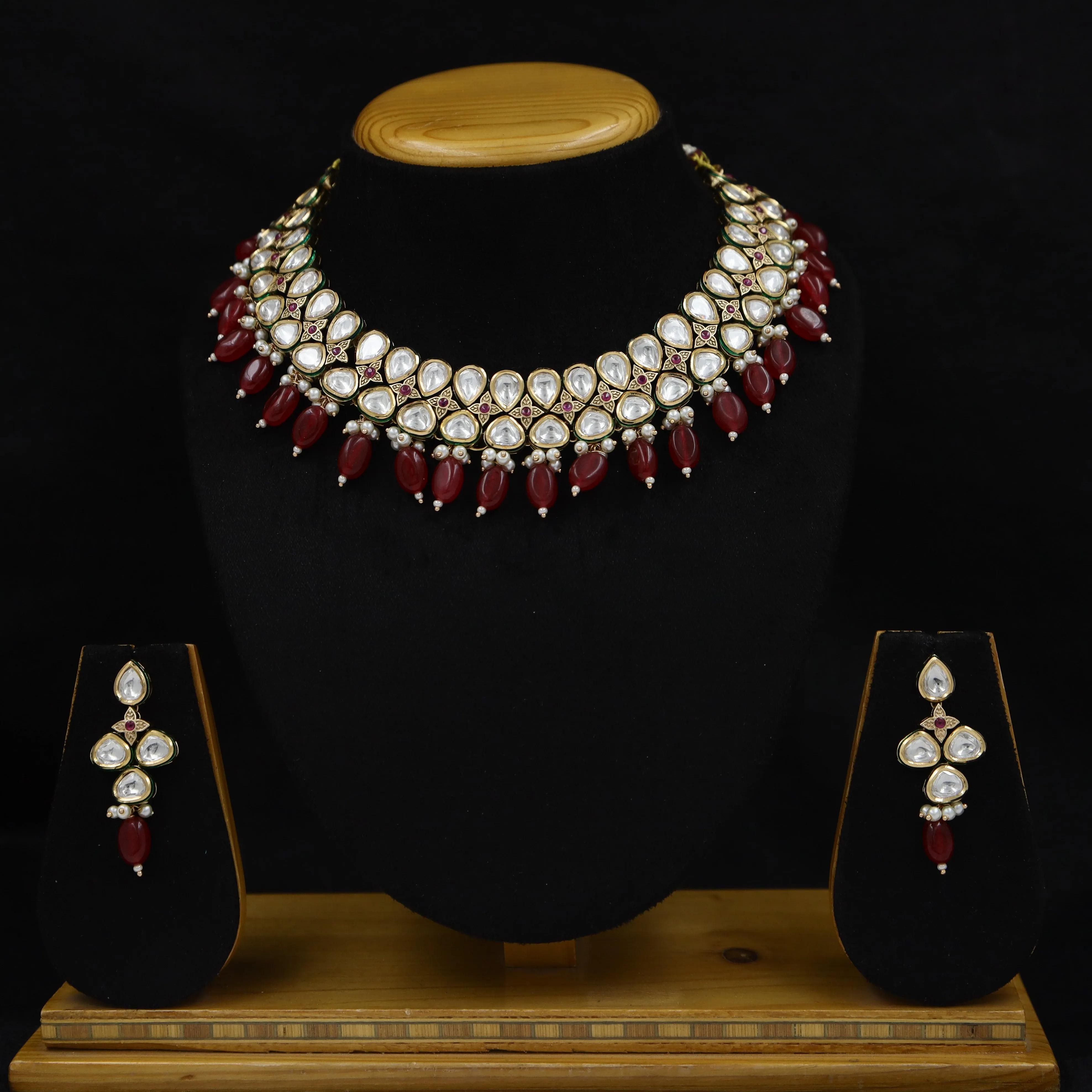 Round Neck Kundan Necklace Set 10123-4