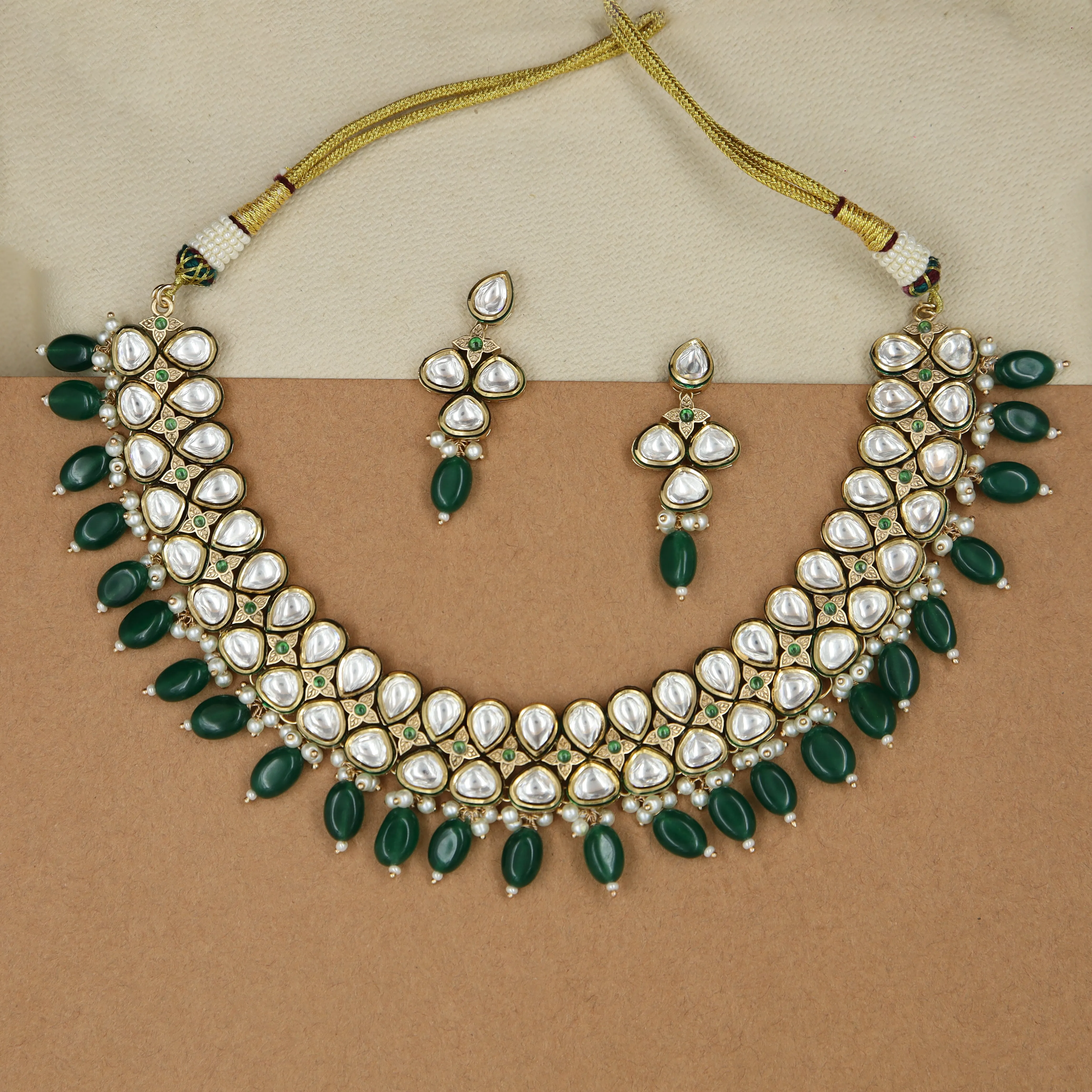 Round Neck Kundan Necklace Set 10123-4