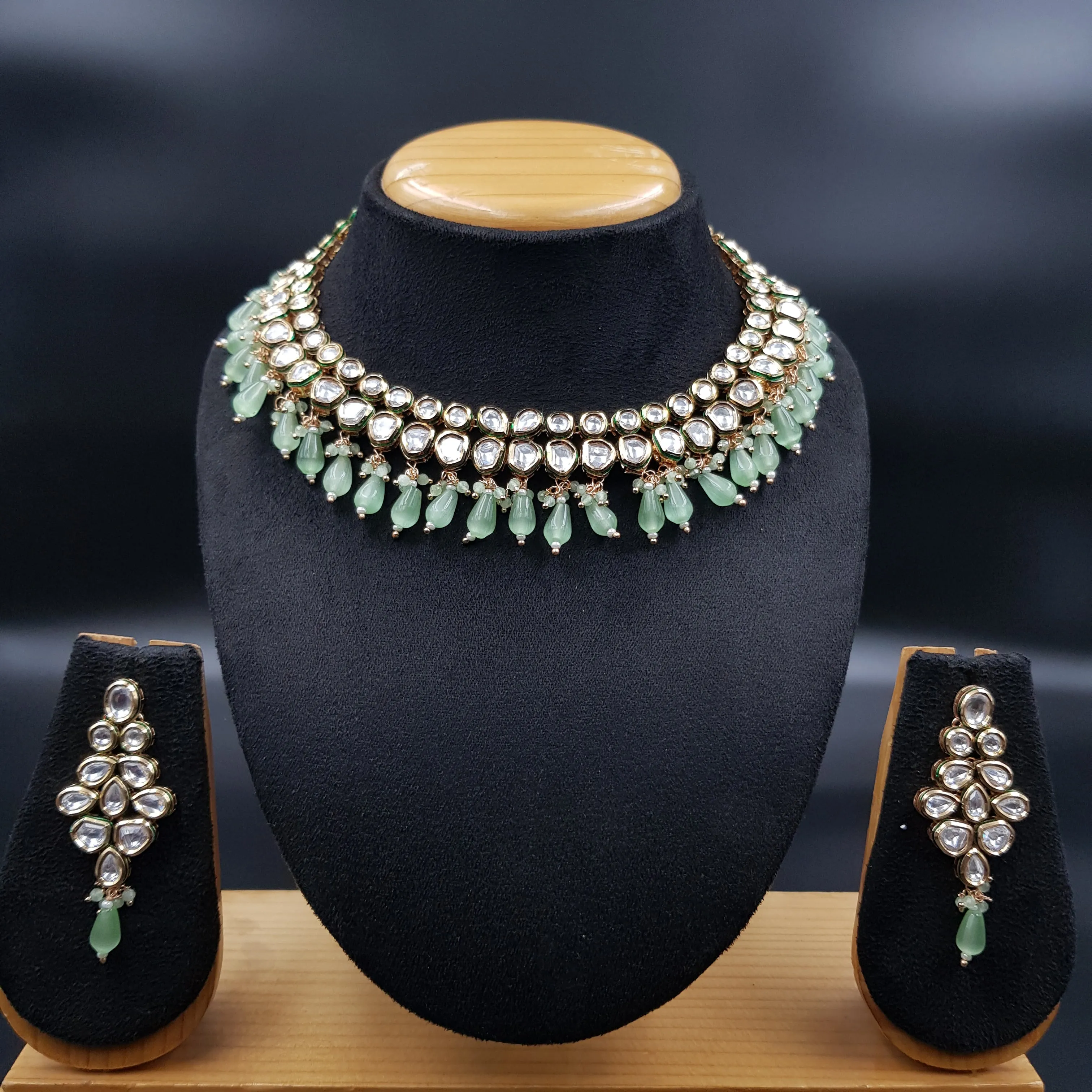 Round Neck Kundan Necklace Set 10168-28