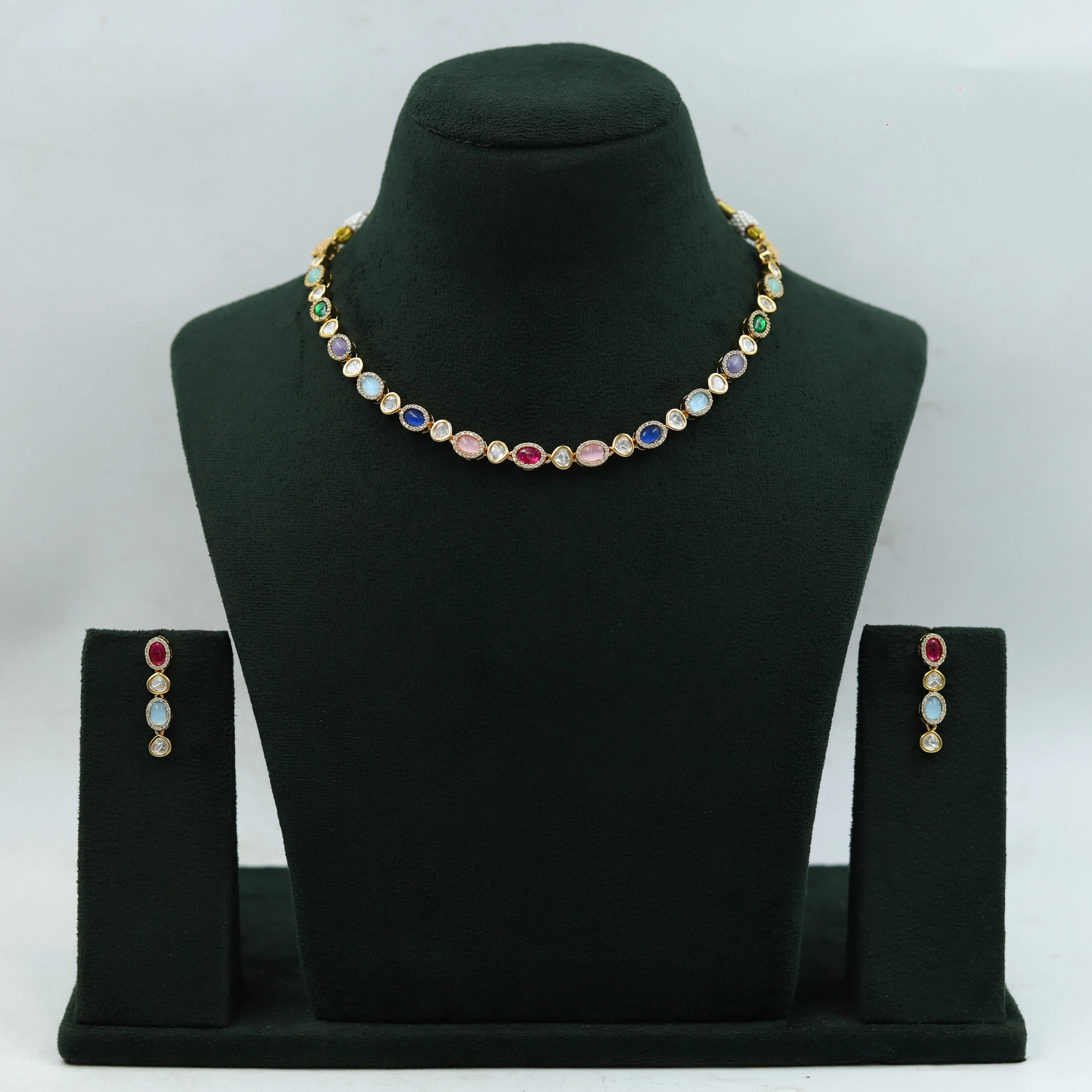 Round Neck Kundan Necklace Set 15190-68